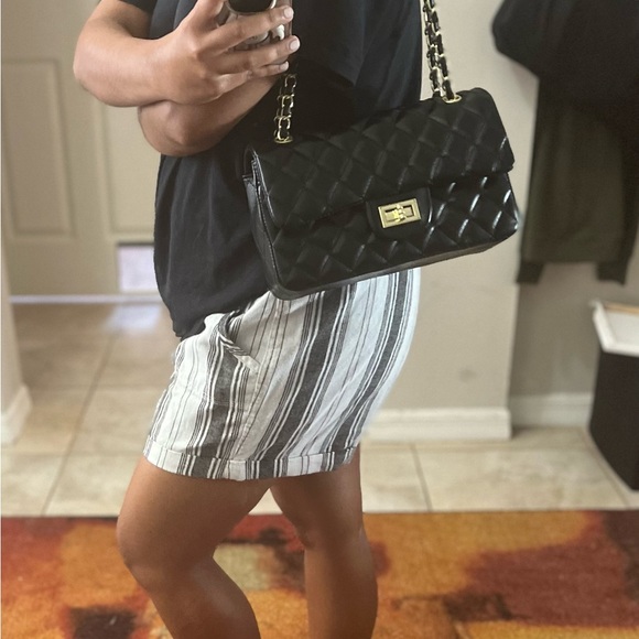 Designer inspired Black quilted flap bag with gold embellished chain - Picture 8 of 8